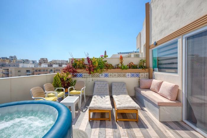 Luxury Bright Penthouses with Jakkuzzi,Valletta and Marina Views - VIP Feel