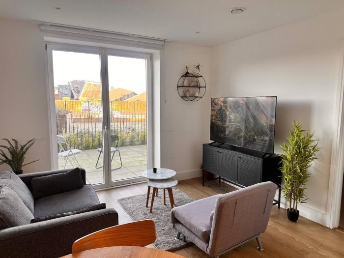 Cozy one bedroom with a Big Balcony and parking