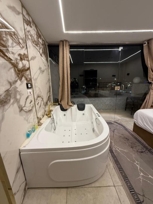 pyramids hotel inn view