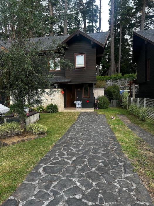 Hermosa Casa Familiar en Parque Pinares Pucón
