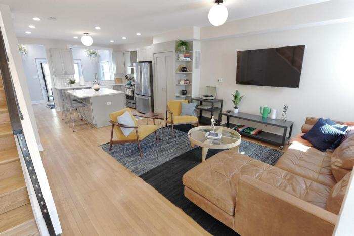 Stadium Armory Stay - 3 Bedroom