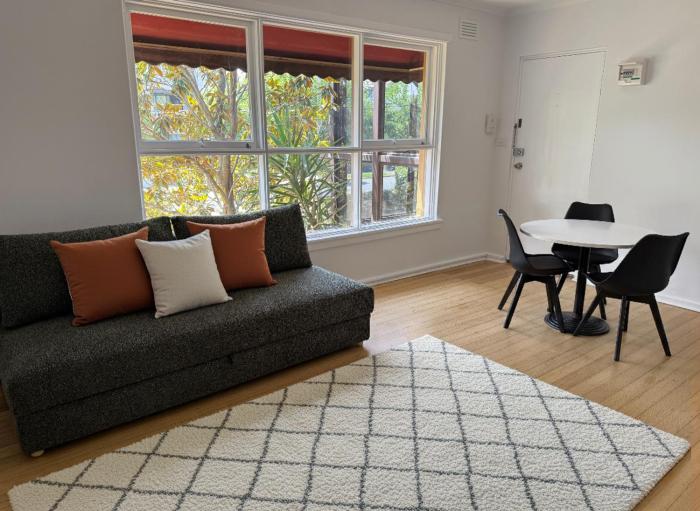 Entire Modern Apartment 15 Min Walk to Beach