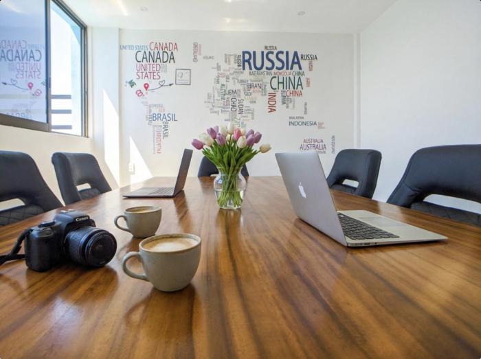 One Bedroom Apartment with Office Pool Gym Fast WiFi and AC Near the Beach 303