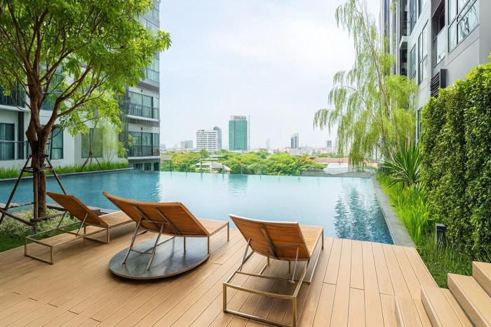 Modern 2BR Thong Lo BTS with Pool, Gym Sauna