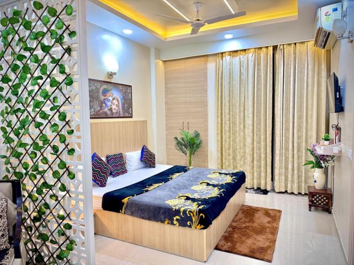 Elegant, Theme Based 1RK Homestay Near Prem Mandir