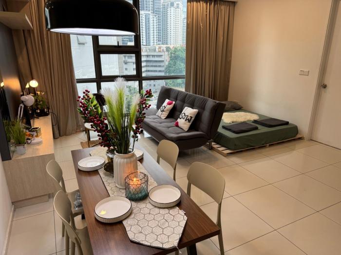 N907 Robertson KLCC Jalan Alor Bukit Bintang Petaling Street 7 Pax