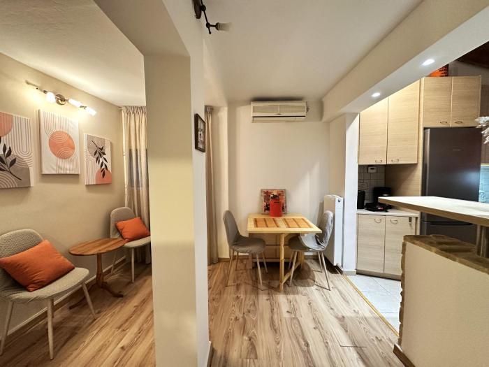 Cosy House With Garden Glyfada