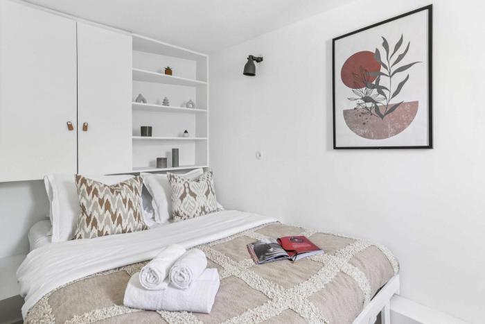 Cozy Flat Near Le Marais - 1BR - Paris Vacation Rentals