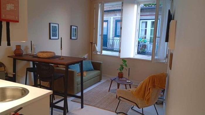 Charming & Sunny Stay in Historic Porto