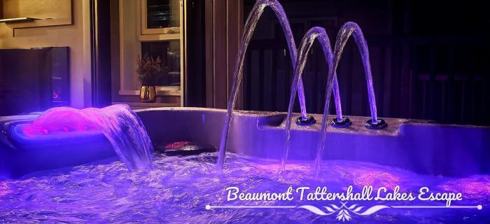 Beaumont Tattershall Lakes Escape - Lakeside lodge caravan with the fishing peg LUXURY HOT TUB