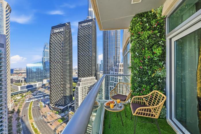 Luxury Apt in Lofts Downtown, Walk to Dubai Mall, Burj Khalifa, Gym, Pool, 500mbps Wifi