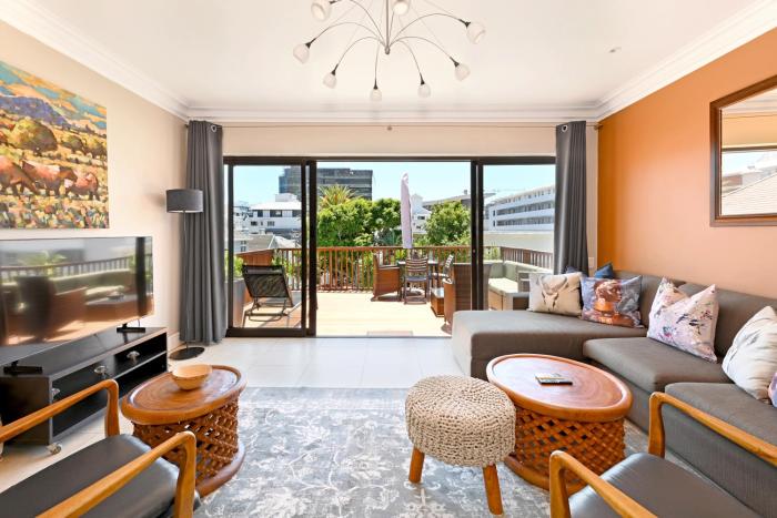 Sunny Sea Point Apartment with Private Balcony