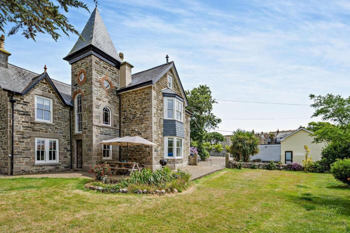 5 Bed in Porthleven oc-t24809