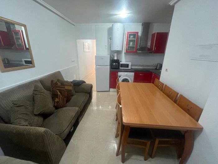 Spacious Modern Ground Floor Parks 5 Min Beach