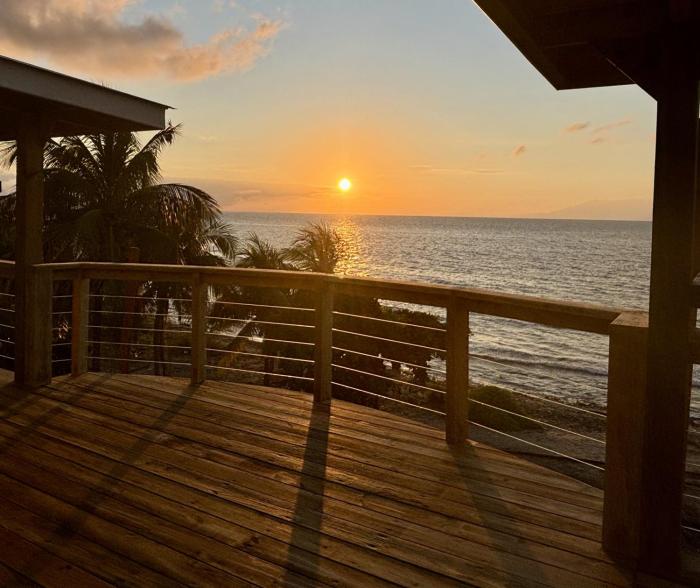 Quatro Vista, Unit A2 Ocean front, 2nd floor king bed & bunk room