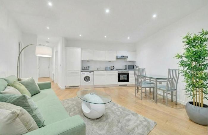 Bright 1-Bedroom Apartment with Fast Links to Central London