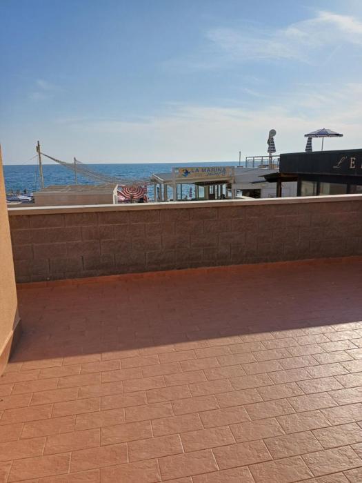 Appartamento Lo Scoglietto a 20 mt dal mare con grande terrazza privata