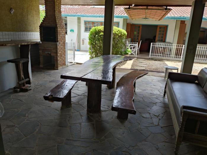 Casa para temporada em Ubatuba, piscina, churrasqueira próxima das praias e restaurantes