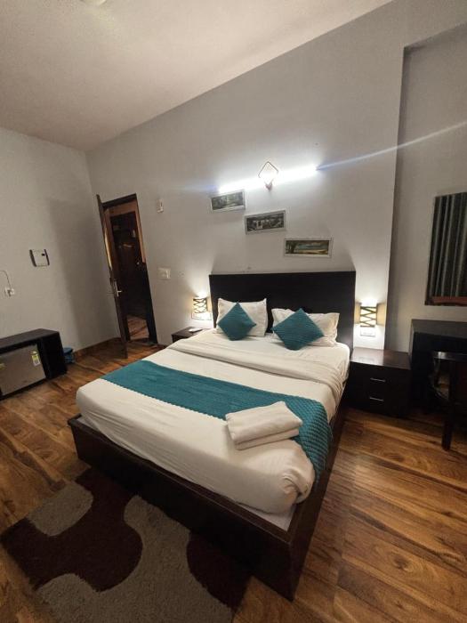 pearls suits and resorts