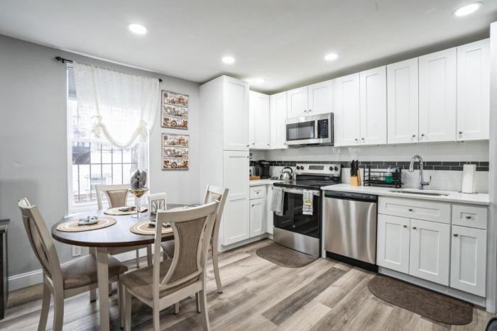 Modern Comfort Retreat - Comfort Meets Style