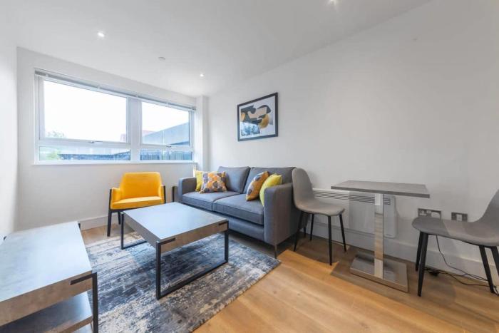 Bright & Spacious 1 Bed Flat in East Grinstead
