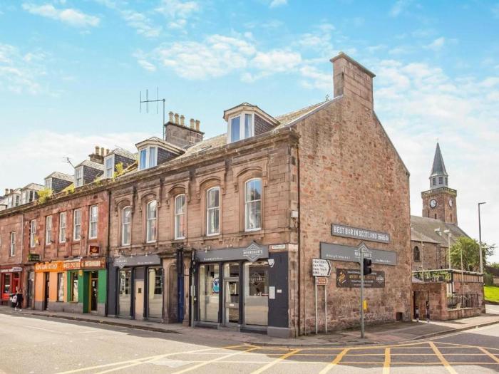 Family - Central - Parking - Wifi - Sleeps 3