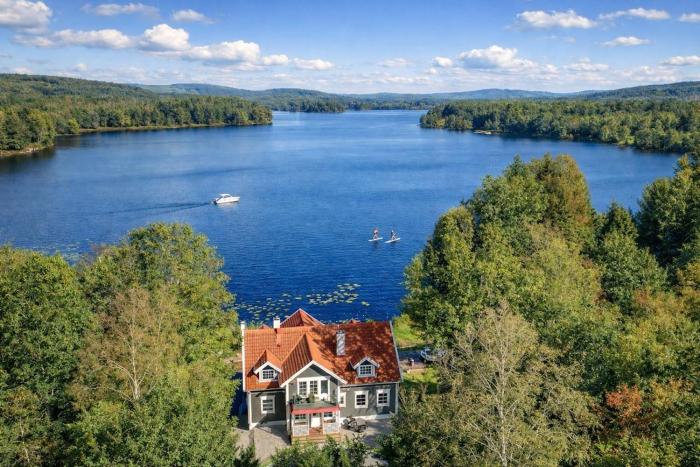 Luxury Lakefront House by Gothenburg