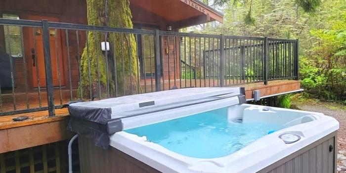 Hot tub Oasis Among Trees - Pet Friendly