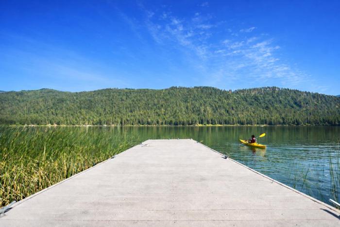 Journeys End on Fish Lake by NW Comfy Cabins
