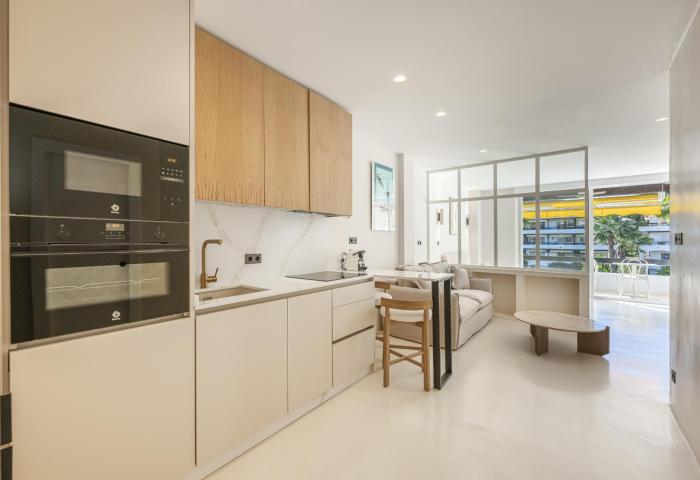 Bright Scandi-Style Studio with Stunning Garden Views