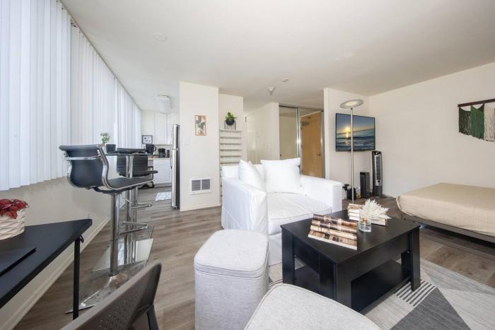 Beach-Close Santa Monica | Prime Location