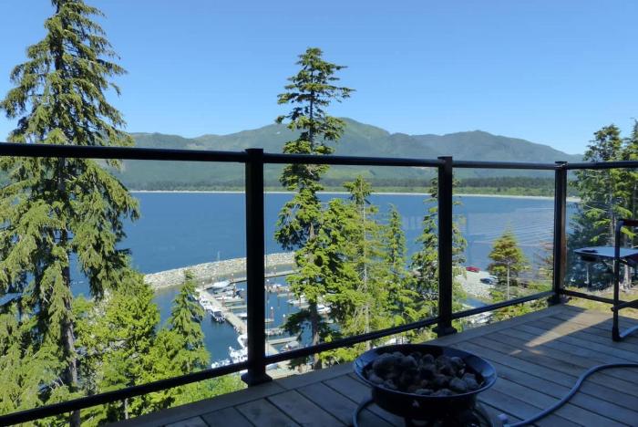 Amazing Marina & Oceanfront View - Pet Friendly - Sleeps 6