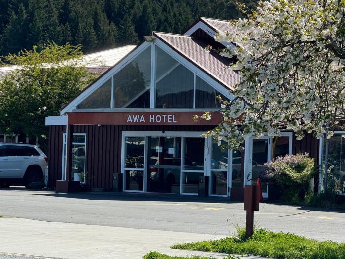 AWA Hotel 4-Star 23-36 SQM Large Rooms and 3 SQM Small Single Rooms-Capsules