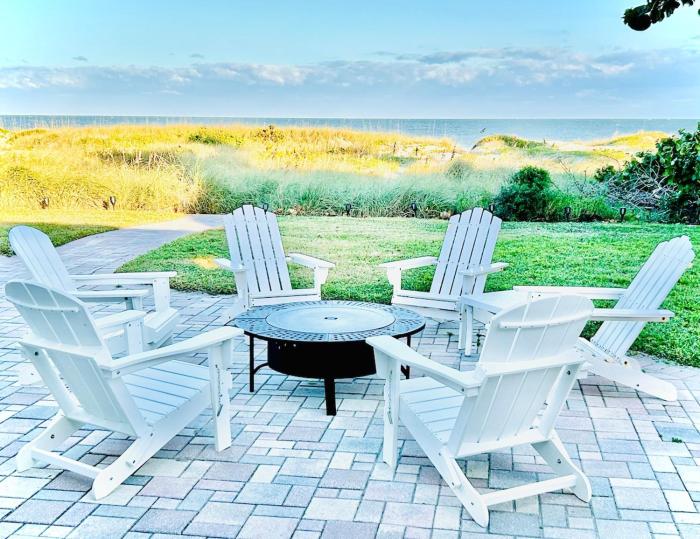 Beachfront House - Ocean Views, Beach Access
