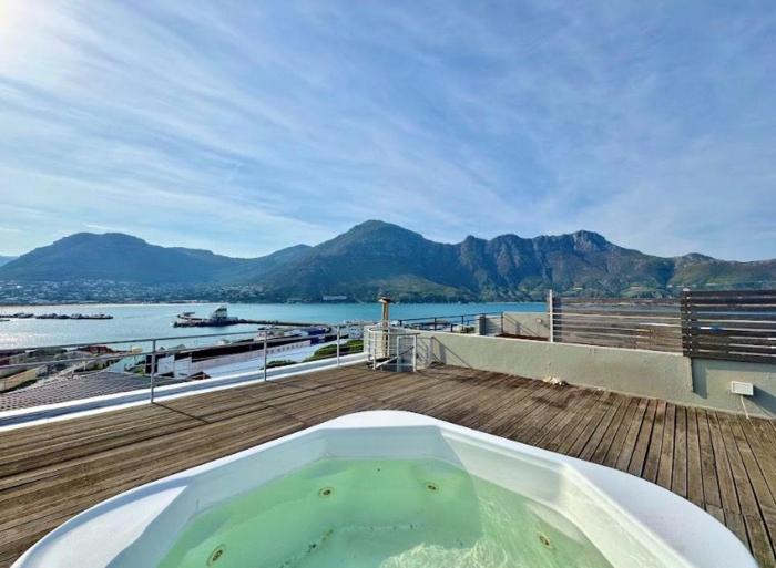 Harbour view penthouse in hout bay
