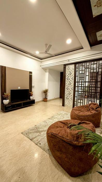 Minimalist 3BHK and 1 extra room with Lift and PS5 on rent