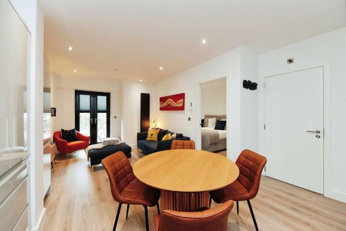Modern 1-Bed Apart in Central Solihull near NEC