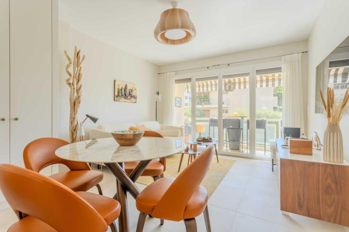 Bright A-C apartment with sea view - Antibes