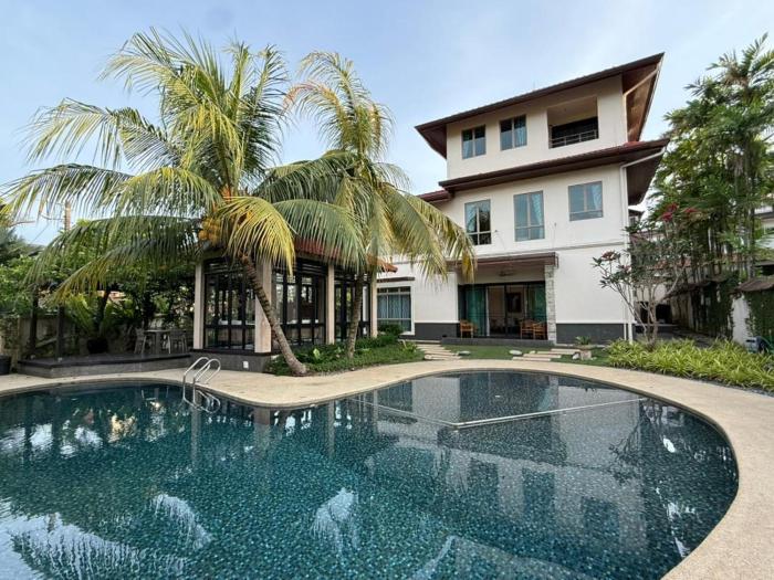 Urban Resort Villa, Taman Kolam Air