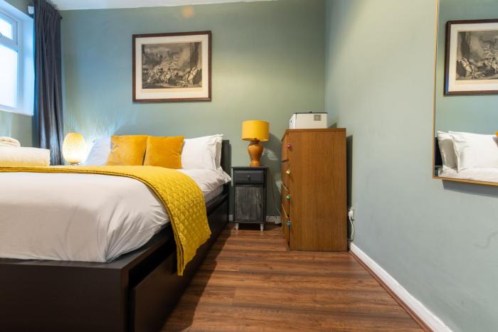 Contemporary 1BR Apartment - Family Friendly