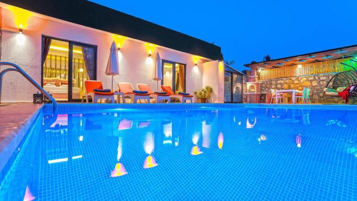 Üzümlü 2 bedroom secluded villa with private pool hot tub