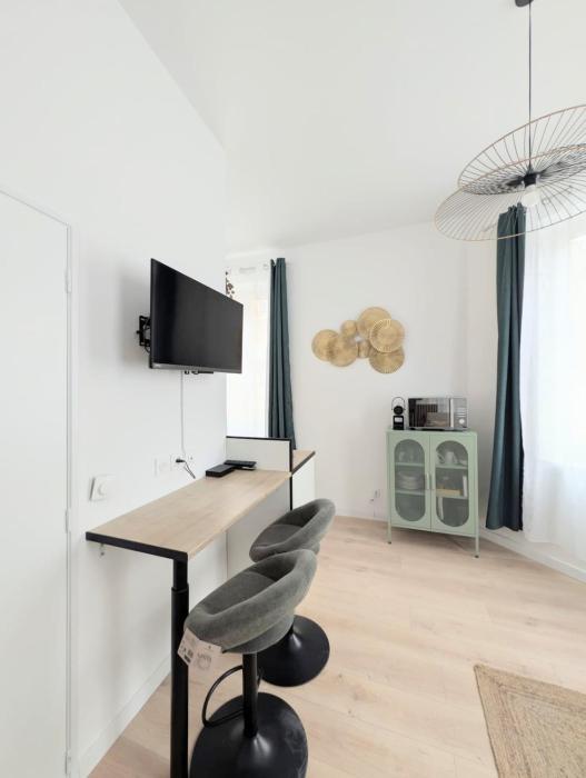 Refuge lumineux au pied de la cathédrale