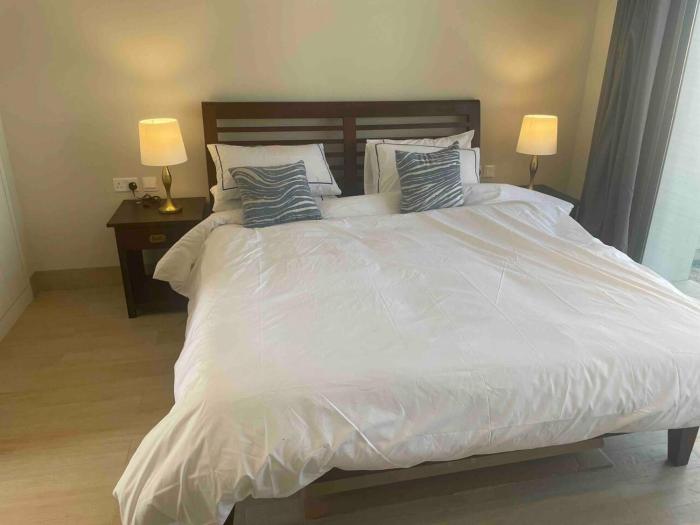 Villa - Sleeps 2 - Pool - Parking