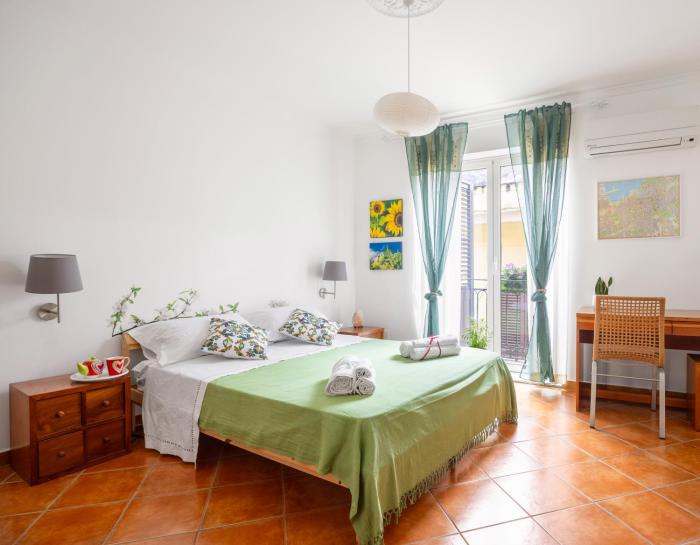 Camera con bagno cucina e terrazza al Vicoletto al Massimo