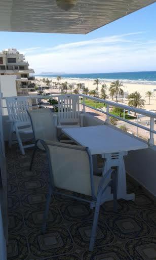 Apartamento con espectaculares vistas y en primera línea de la playa