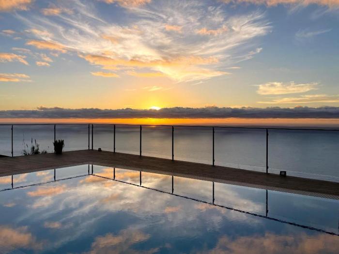 Valley View-Villa with heated pool and sauna