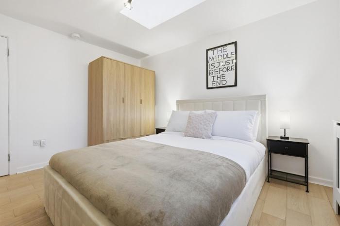 The Courtyard Retreat -1 Minute to Central Line