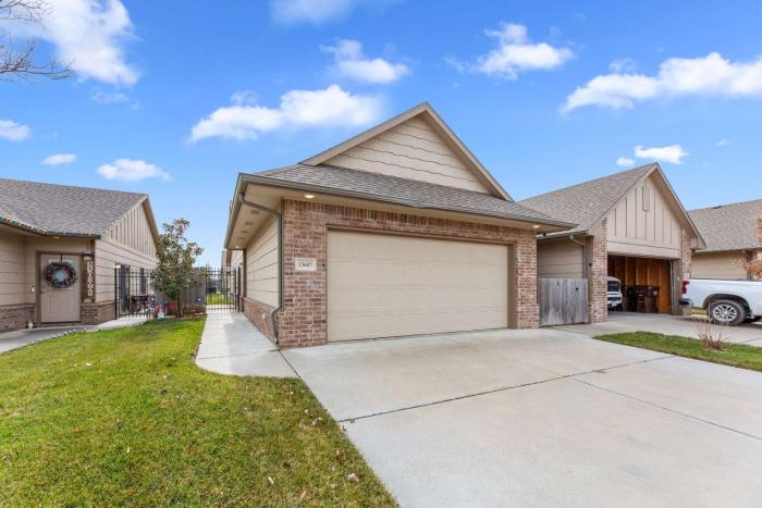 Beautiful 3 bed 2 bath updated home with garage