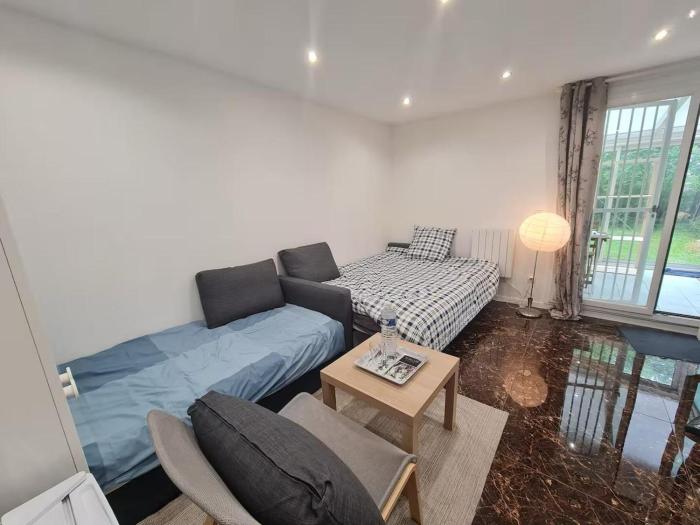 Private room, 25min to the airport, 25min to DisneyLand