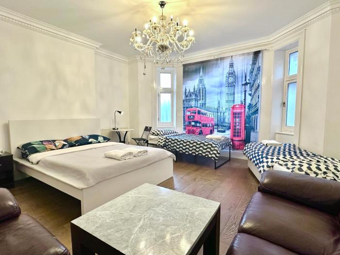 Spacious Bedroom, 5 Minutes Walk to Paddington Station